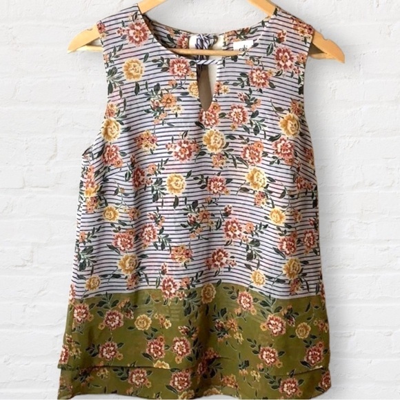 CABI sleeveless blouse. Ties in back and fully lined. Lightweight fabric. - Picture 1 of 8